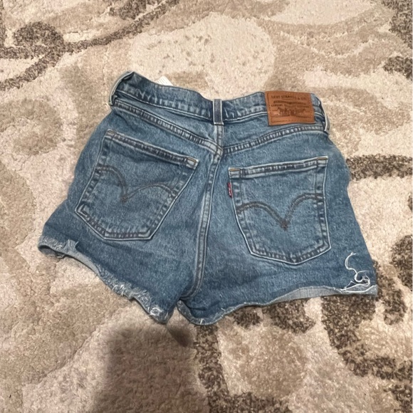 Levi's Ribcage Short in Urban Oasis - Picture 4 of 6